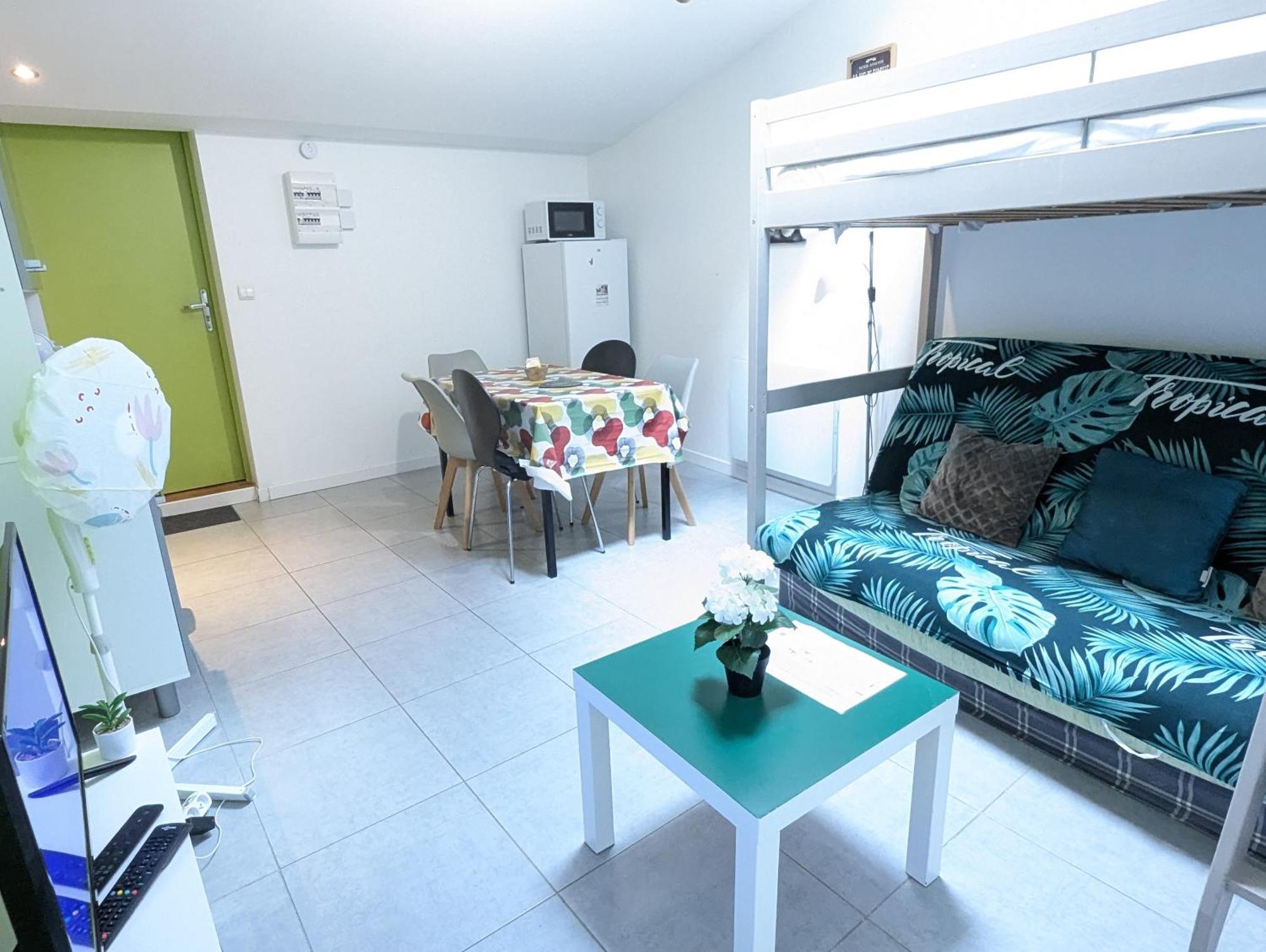 Appartement Entier Meuble A Beaumont Proche Futuroscope Et Poitiers Technopole エクステリア 写真